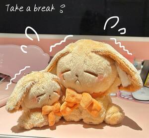 "叭叭噗噗"LuckyDayCraft & YoyoYeungStudio 聯展 - Kenneth 絨毛吊飾 Take A Break （休息一下吧）by YoyoYeungStudio